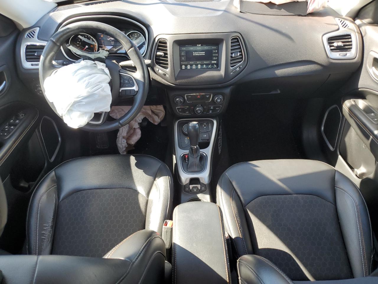 2018 Jeep Compass Latitude VIN: 3C4NJDBB8JT270557 Lot: 82008365