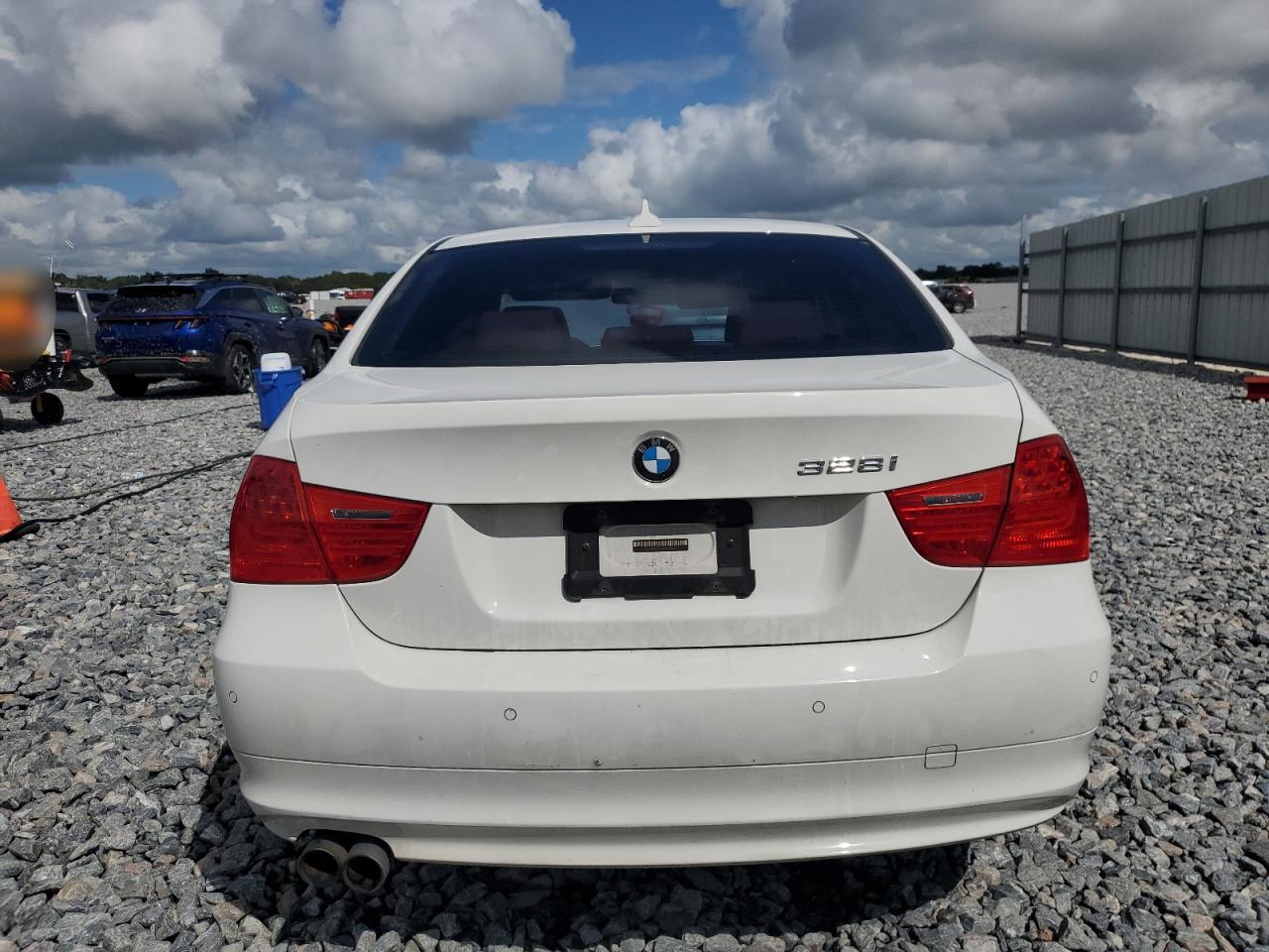2009 BMW 328 I VIN: WBAPH77599NM28325 Lot: 85490975