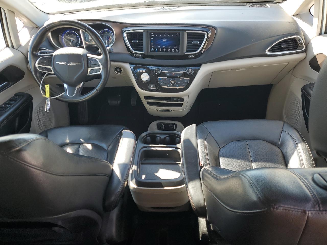 2018 Chrysler Pacifica Touring L VIN: 2C4RC1BG2JR211061 Lot: 85930985