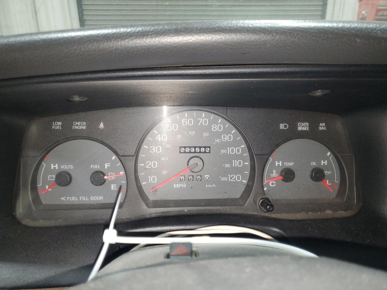 2005 Ford Crown Victoria Lx VIN: 2FAHP74W45X116984 Lot: 85414205