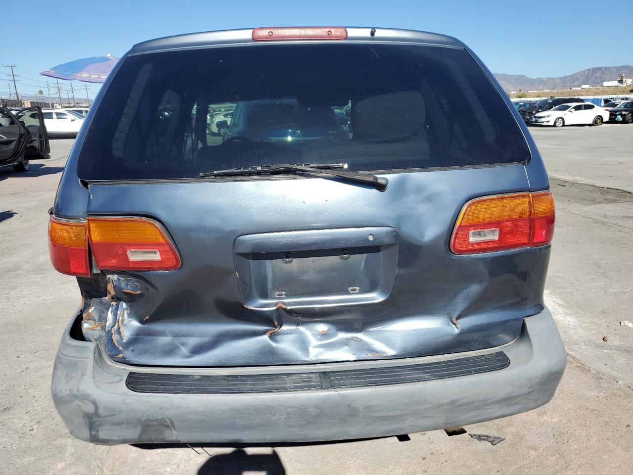 2000 Toyota Sienna Ce VIN: 4T3ZF19C4YU238224 Lot: 87040675