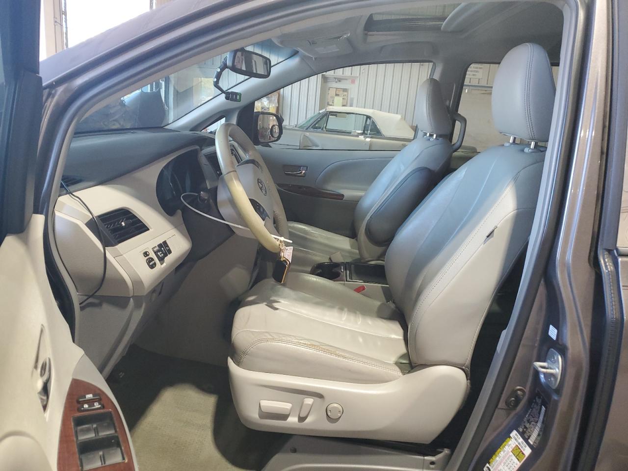 2013 Toyota Sienna Xle VIN: 5TDYK3DC2DS394056 Lot: 85862335