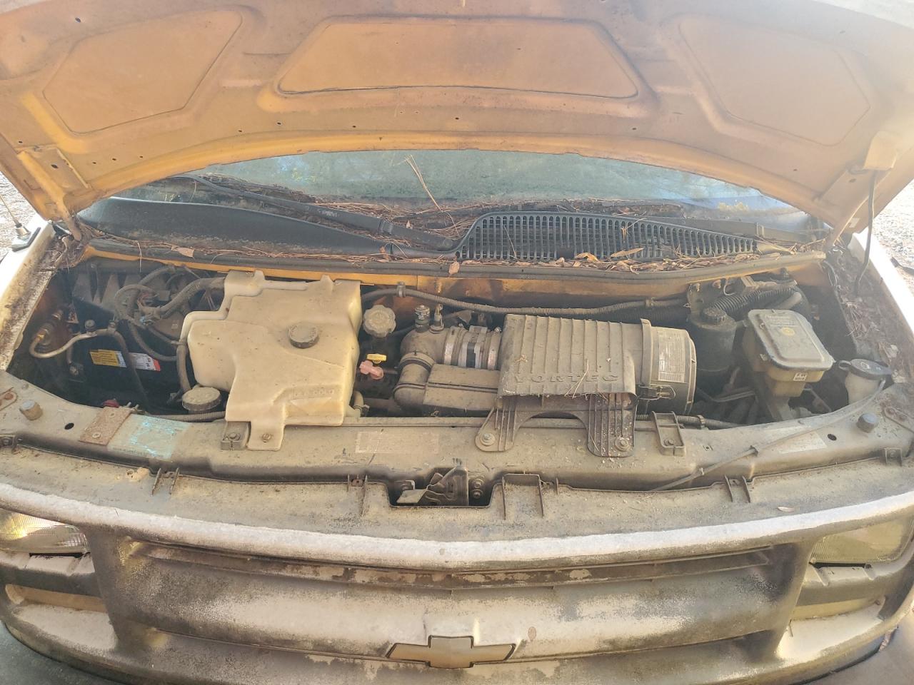 2002 Chevrolet Express G3500 VIN: 1GBHG31R621117046 Lot: 82508405