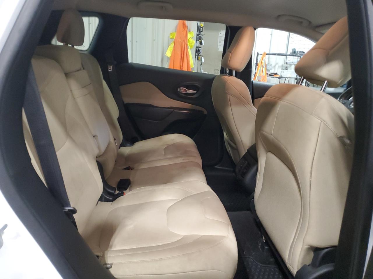 2015 Jeep Cherokee Latitude VIN: 1C4PJLCS2FW690804 Lot: 82584545