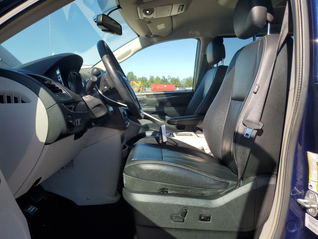 2016 Chrysler Town & Country Touring VIN: 2C4RC1BG2GR135415 Lot: 82581395