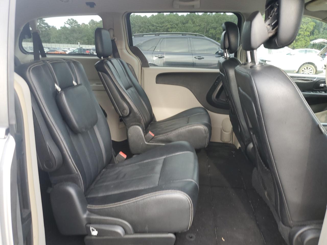 2015 Chrysler Town & Country Touring VIN: 2C4RC1BG5FR565129 Lot: 85187335