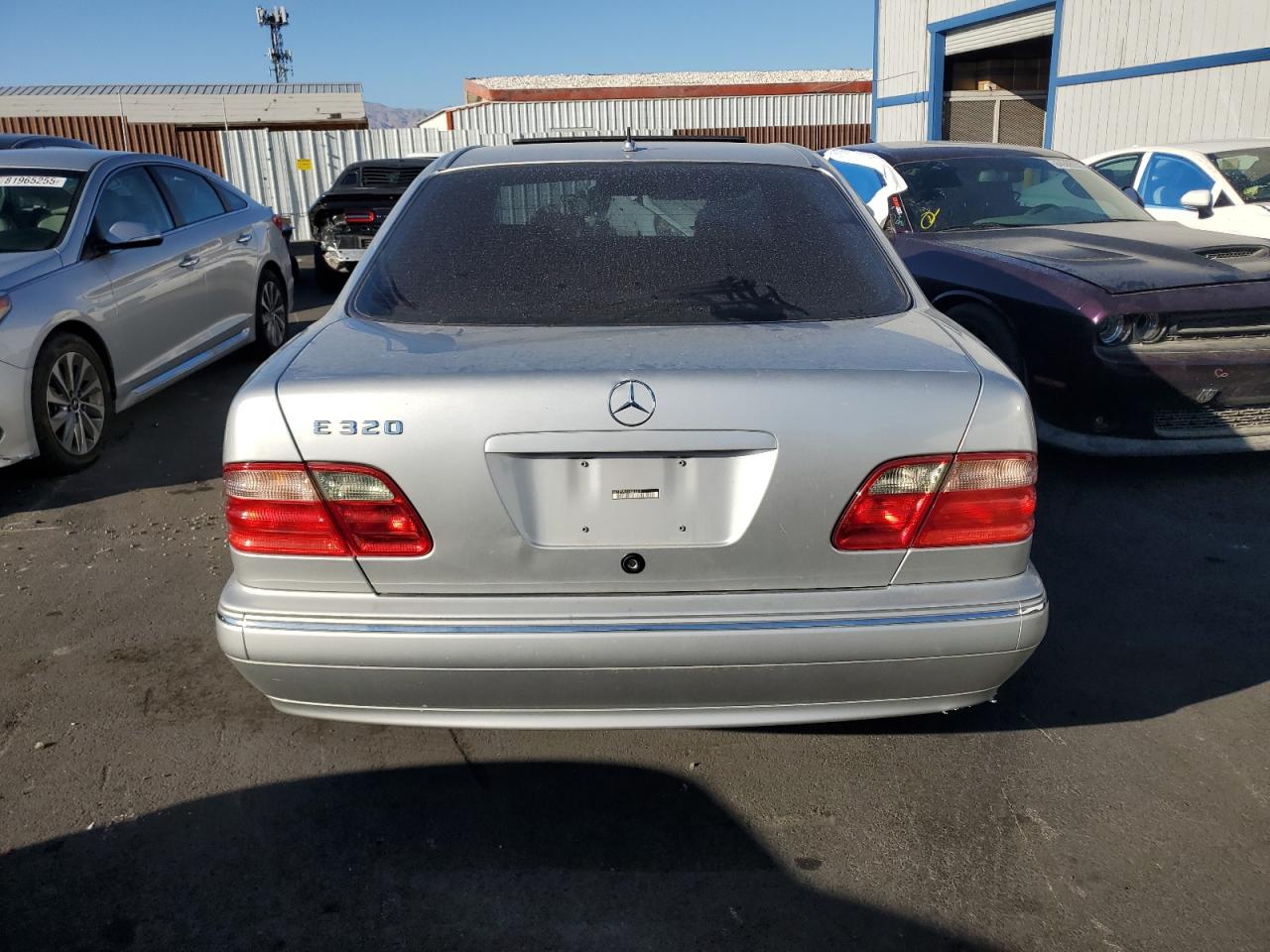 2001 Mercedes-Benz E 320 VIN: WDBJF65J61B331810 Lot: 85124035