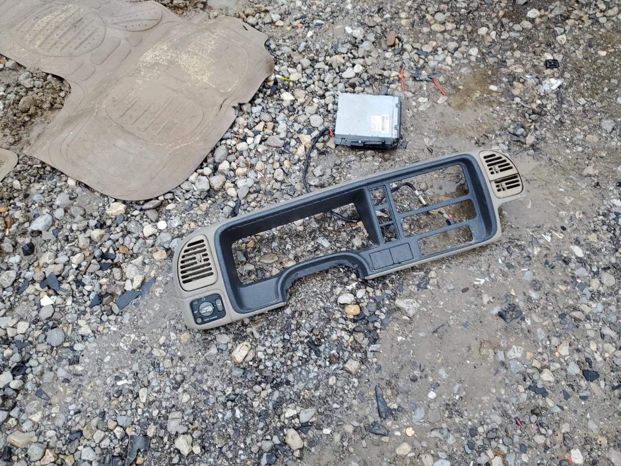 1998 GMC Sierra C1500 VIN: 1GTEC19R7WR509480 Lot: 90499625