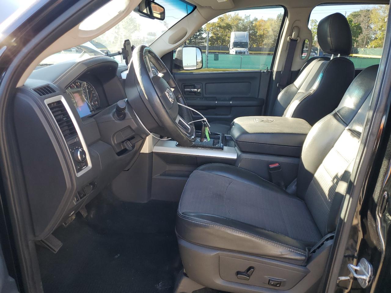 2011 Dodge Ram 1500 VIN: 1D7RV1CT2BS557235 Lot: 84215315