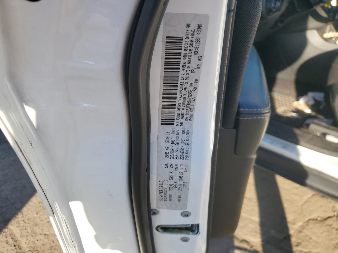 2016 Jeep Cherokee Latitude VIN: 1C4PJMCB5GW242452 Lot: 85280565