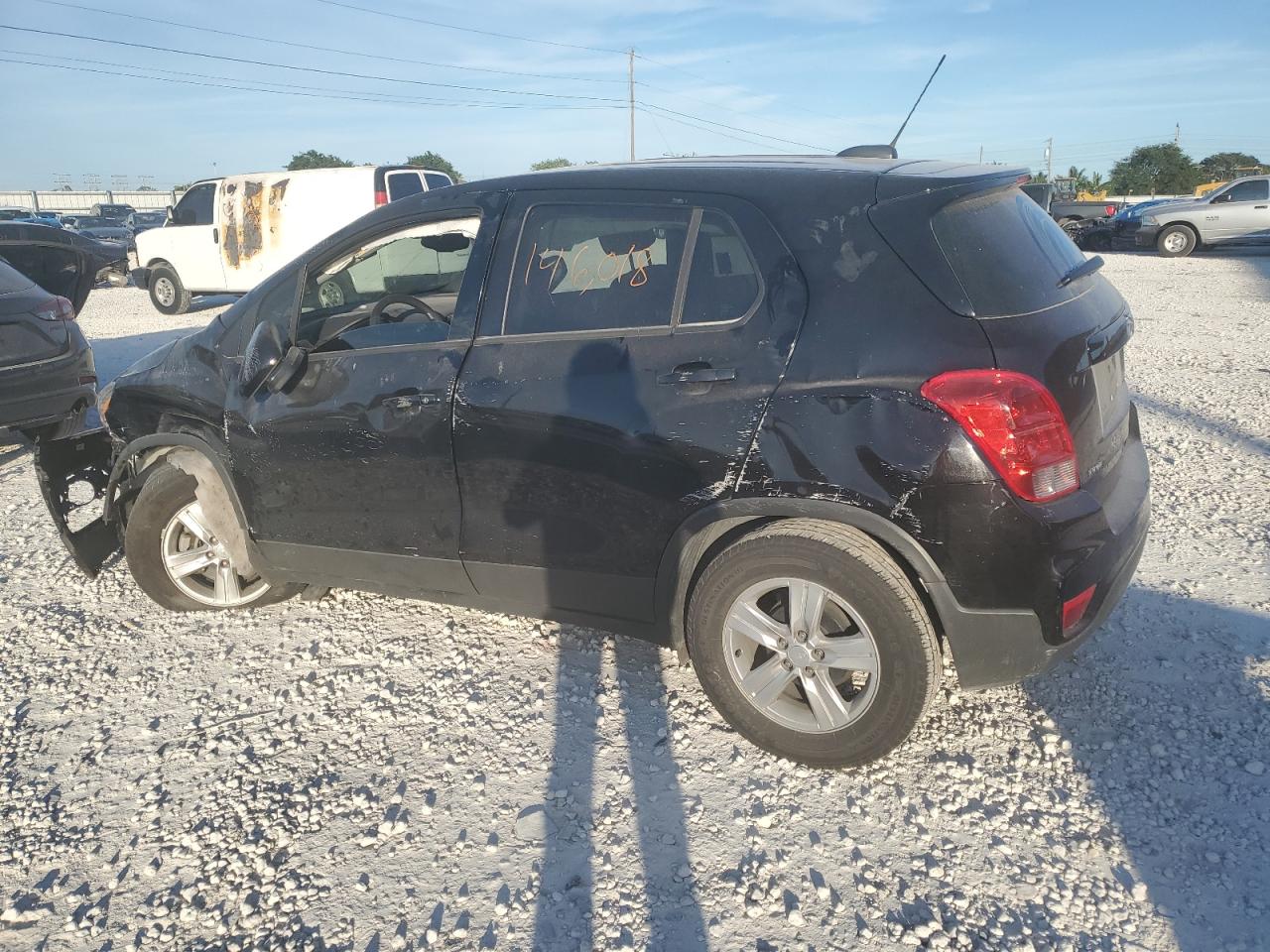 VIN 3GNCJKSB7KL198240 2019 CHEVROLET TRAX no.2