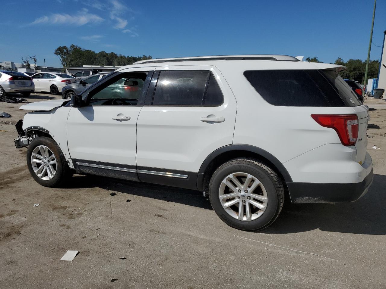 1FM5K7D81HGD38952 2017 Ford Explorer Xlt