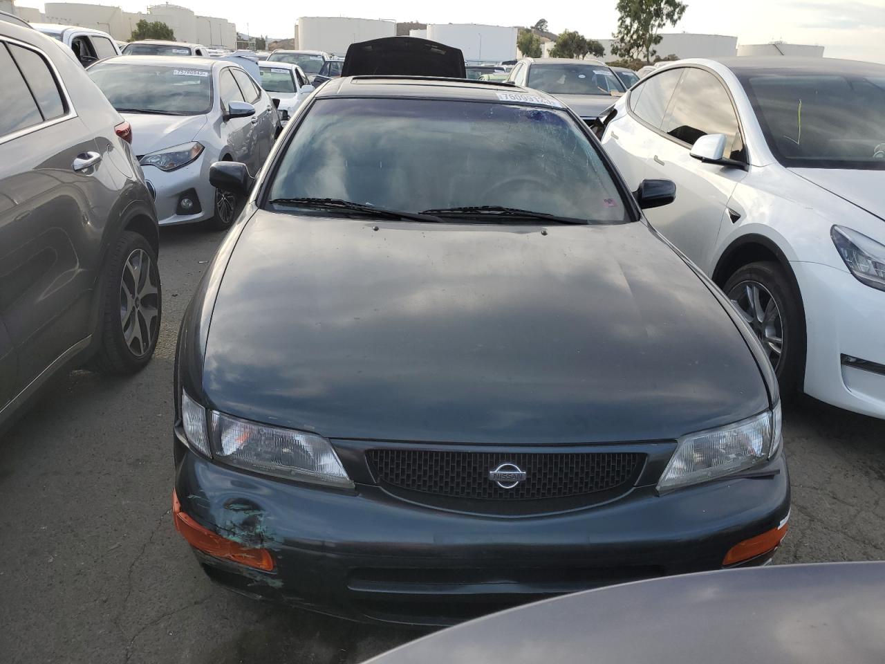 1995 Nissan Maxima - Image 5
