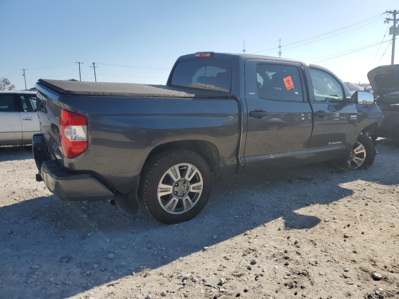 5TFDW5F18HX661274 2017 Toyota Tundra Crewmax Sr5