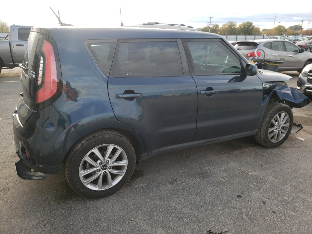 VIN KNDJP3A57H7491830 2017 KIA SOUL no.3