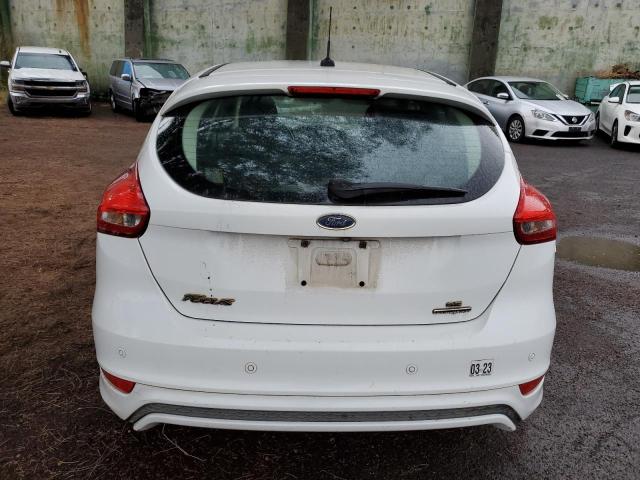 Hatchbacks FORD FOCUS 2016 Biały