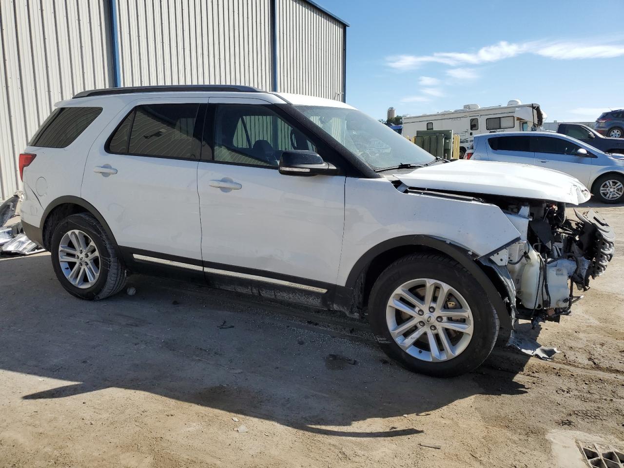 1FM5K7D81HGD38952 2017 Ford Explorer Xlt