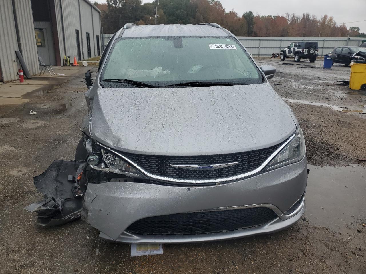 2020 Chrysler Pacifica - Image 5