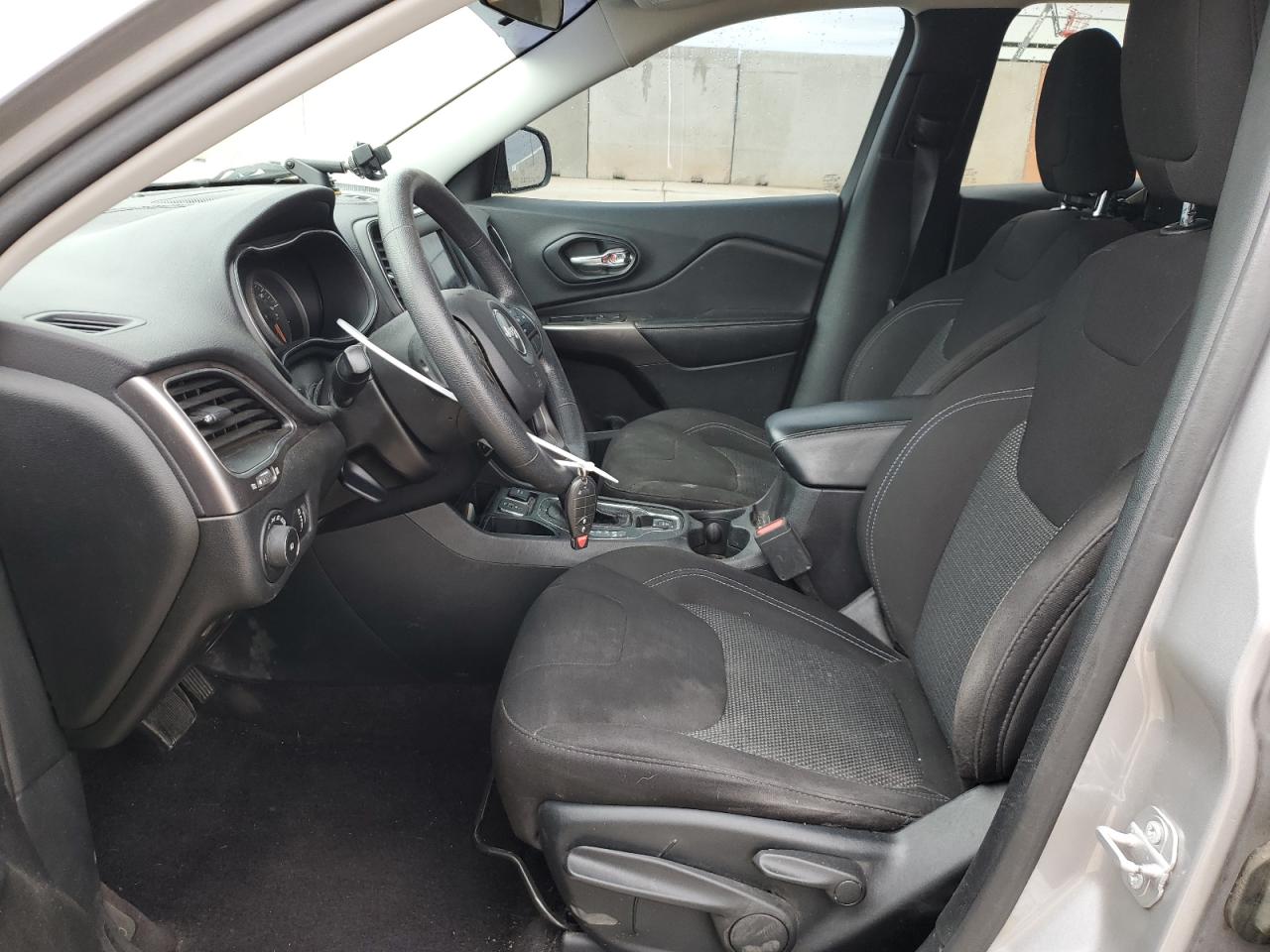 2019 Jeep Cherokee Latitude VIN: 1C4PJLCB0KD241319 Lot: 76551153