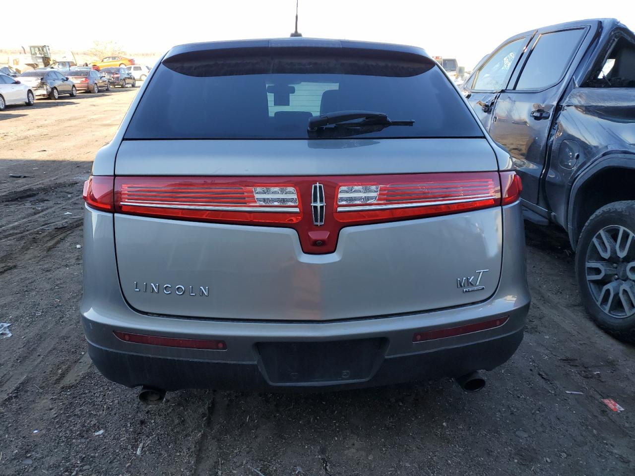 VIN 2LMHJ5AT3GBL02042 2016 LINCOLN MKT no.6