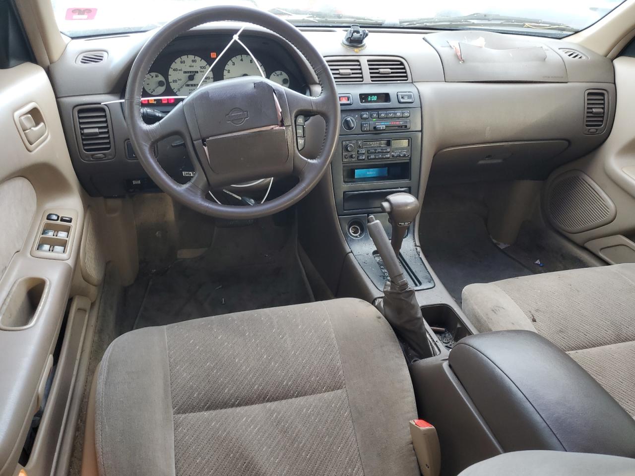 1995 Nissan Maxima - Image 8