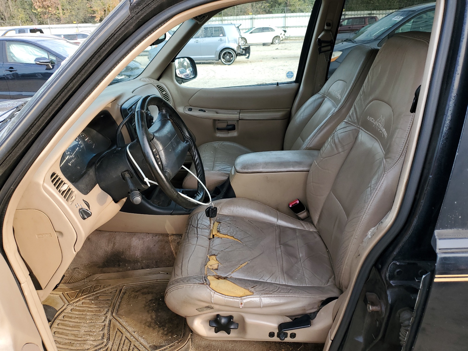 4M2DU55P2XUJ28973 1999 Mercury Mountaineer