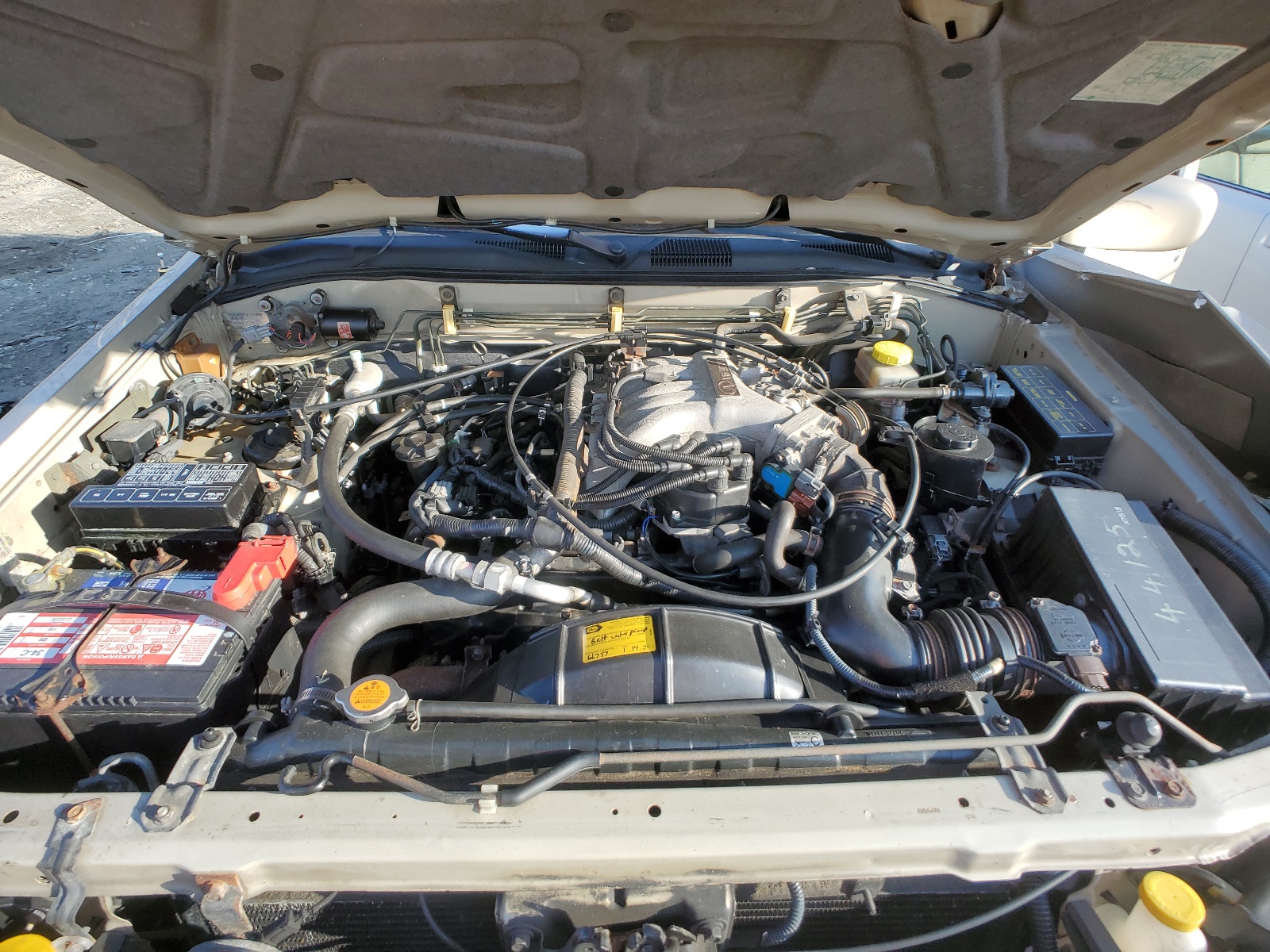 JNRAR05Y1VW016088 1997 Infiniti Qx4