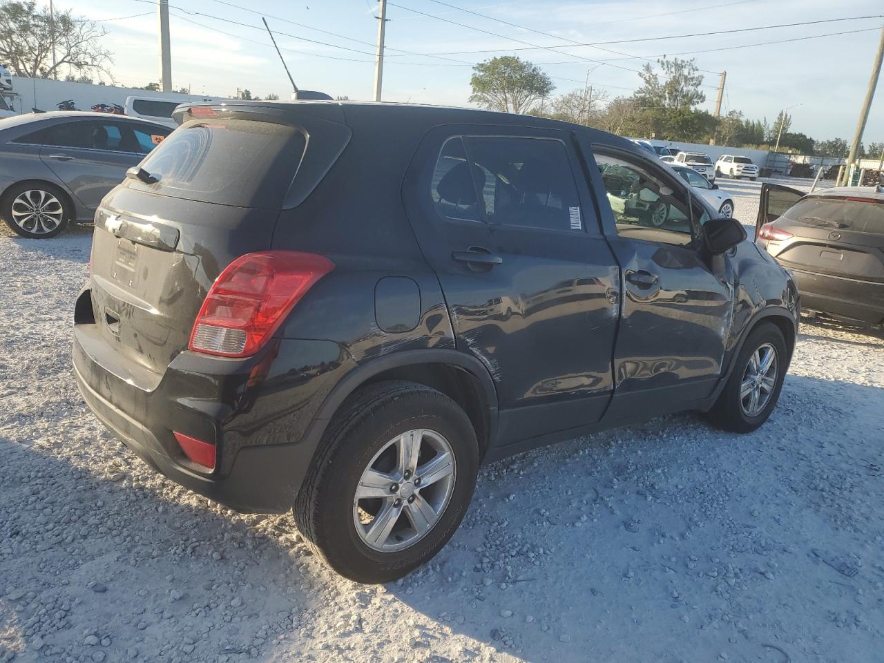 VIN 3GNCJKSB7KL198240 2019 CHEVROLET TRAX no.3