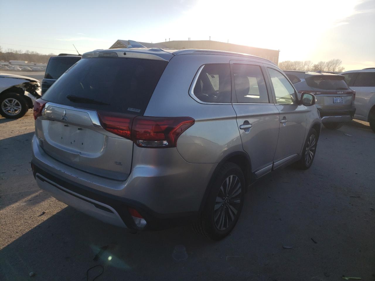 2020 Mitsubishi Outlander - Image 3