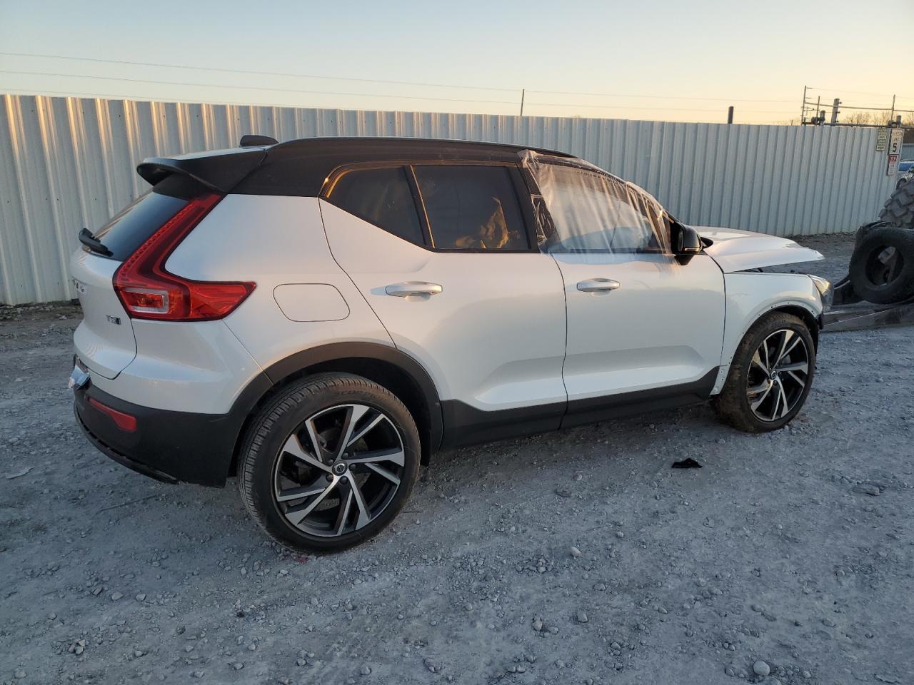 YV4162UM4N2693790 2022 Volvo Xc40 T5 R-Design