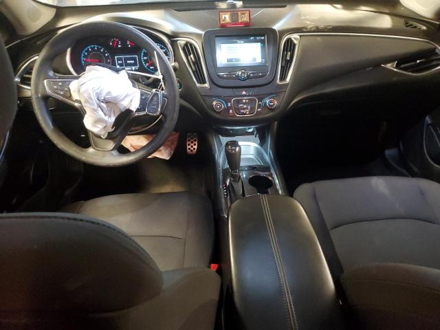Sedans CHEVROLET MALIBU 2017 Srebrny