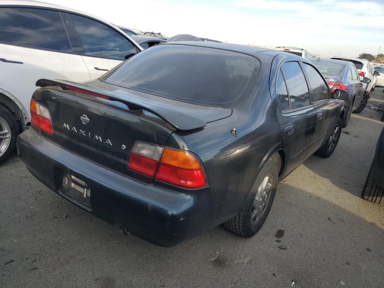 1995 Nissan Maxima - Image 3