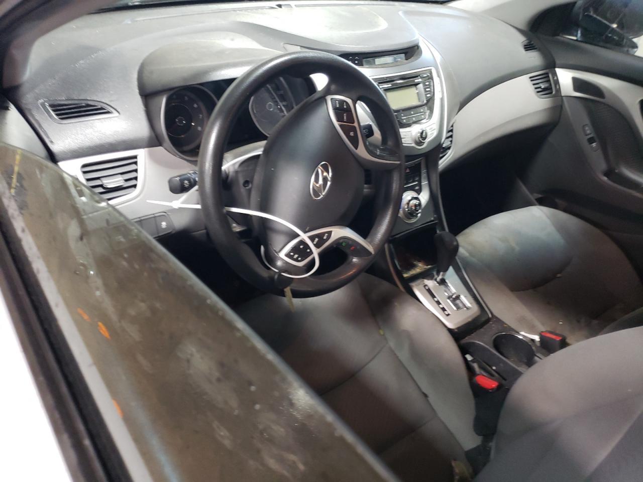 2012 Hyundai Elantra - Image 8