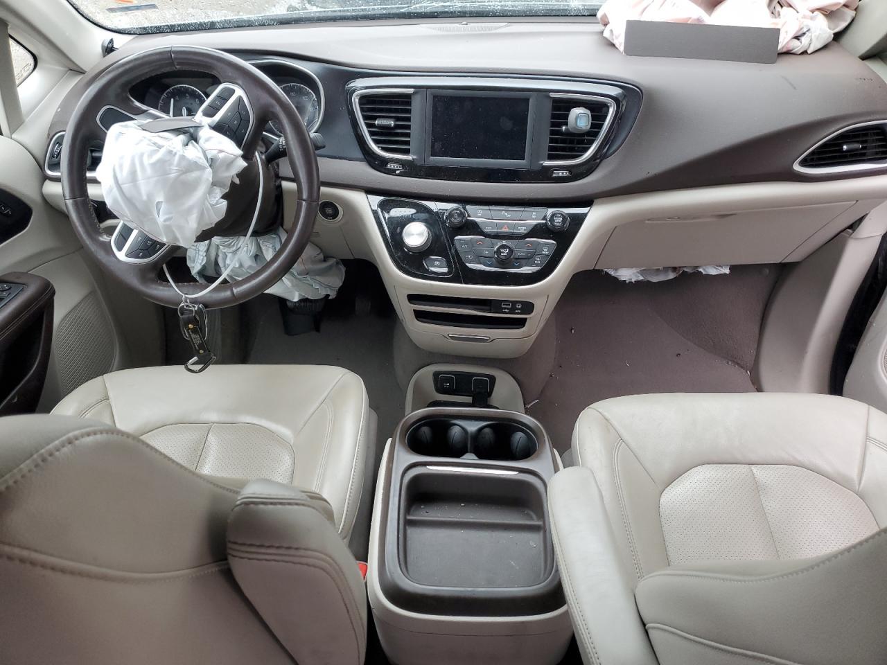 2020 Chrysler Pacifica - Image 8