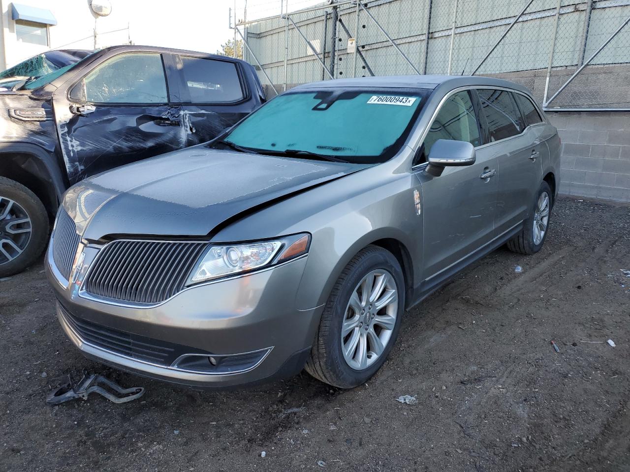 VIN 2LMHJ5AT3GBL02042 2016 LINCOLN MKT no.1