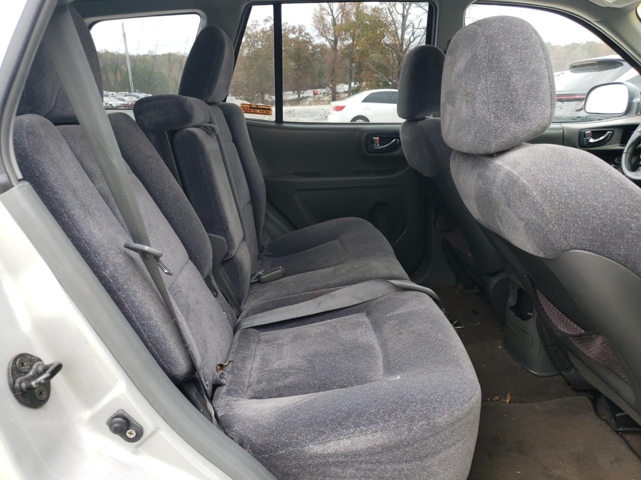 2003 Hyundai Santa Fe - Image 12