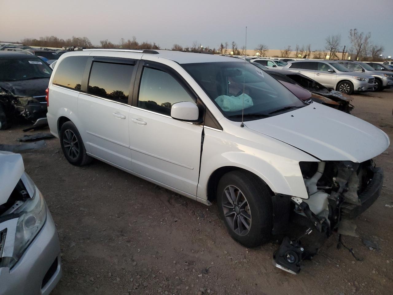 2C4RDGCG4HR678913 2017 Dodge Grand Caravan Sxt