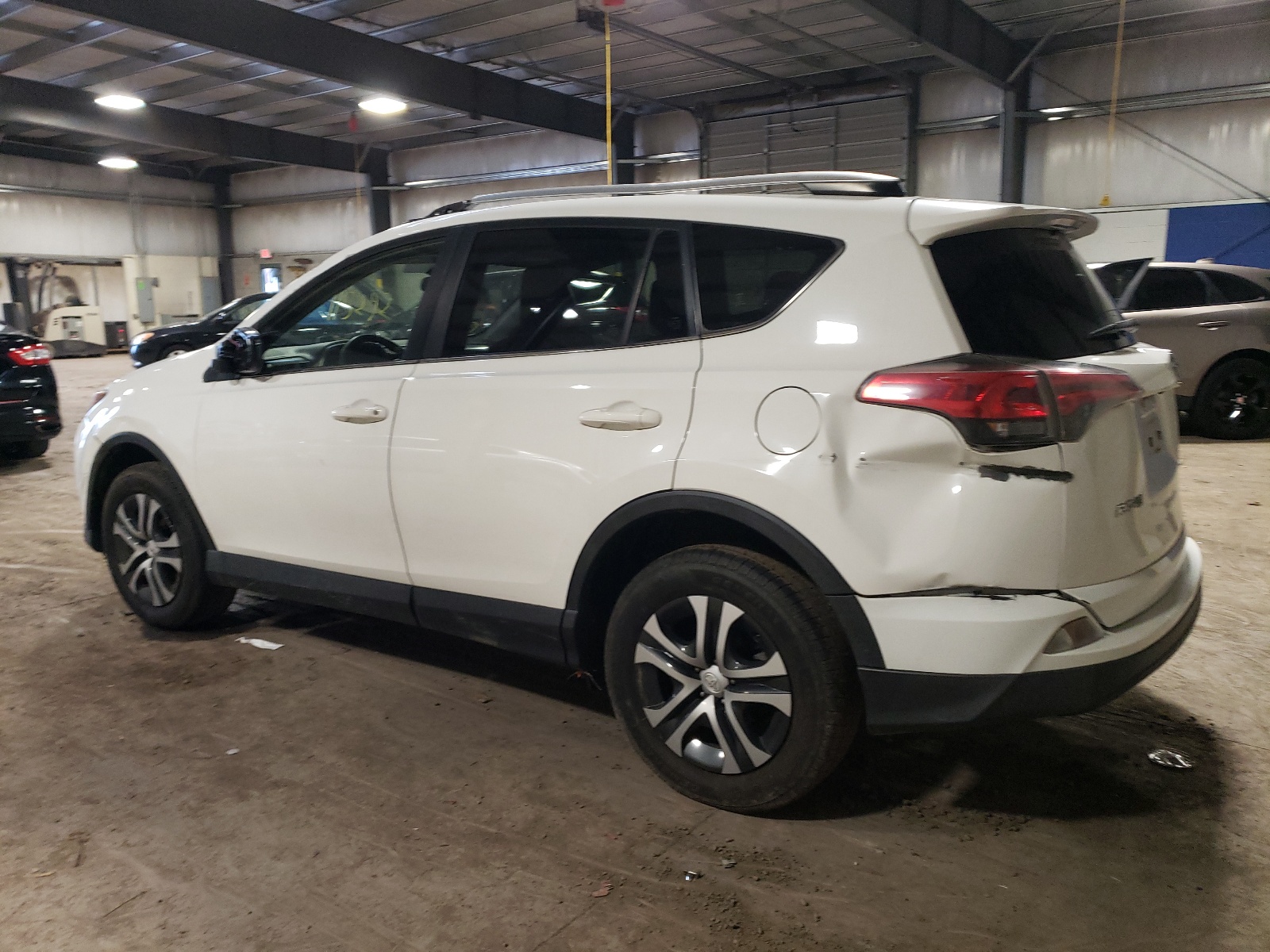 2016 Toyota Rav4 Le vin: JTMBFREV8GD191590