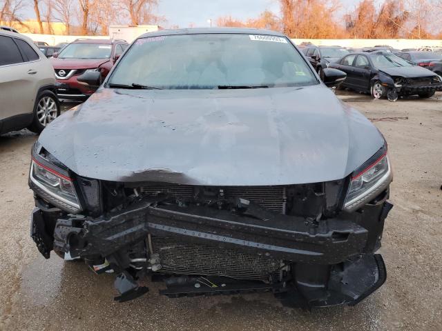  VOLKSWAGEN PASSAT 2018 Угольный