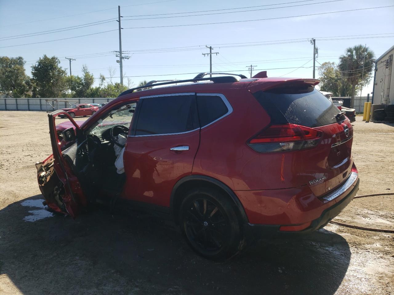 5N1AT2MT1HC847904 2017 NISSAN ROGUE - Image 2