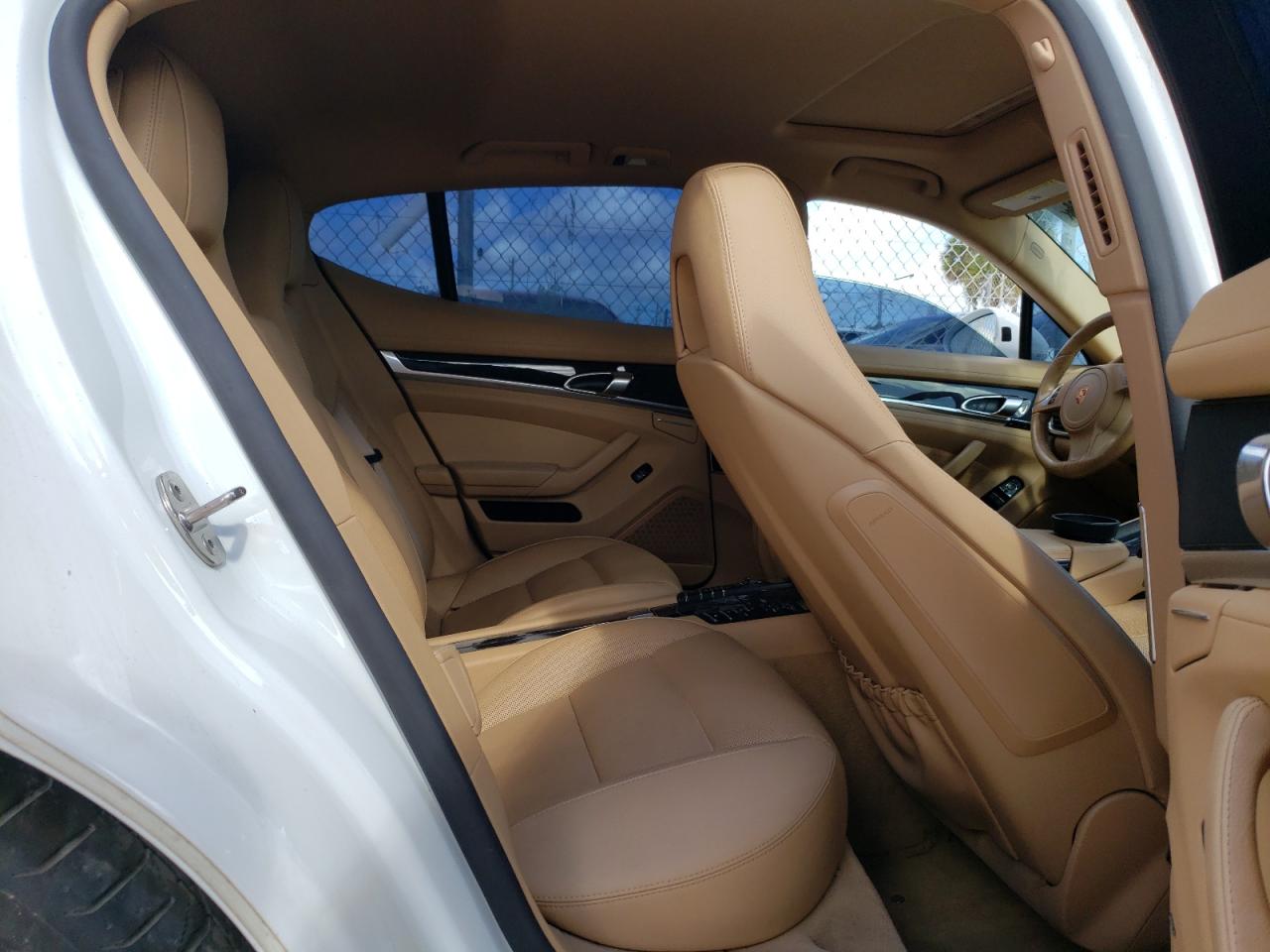 2016 Porsche Panamera - Image 10