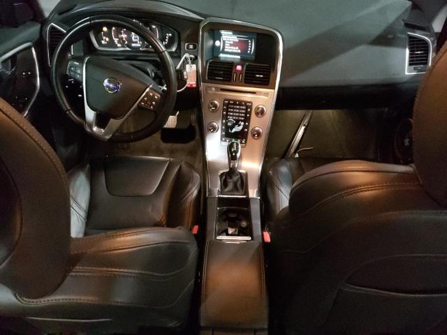  VOLVO XC60 2017 Czerwony