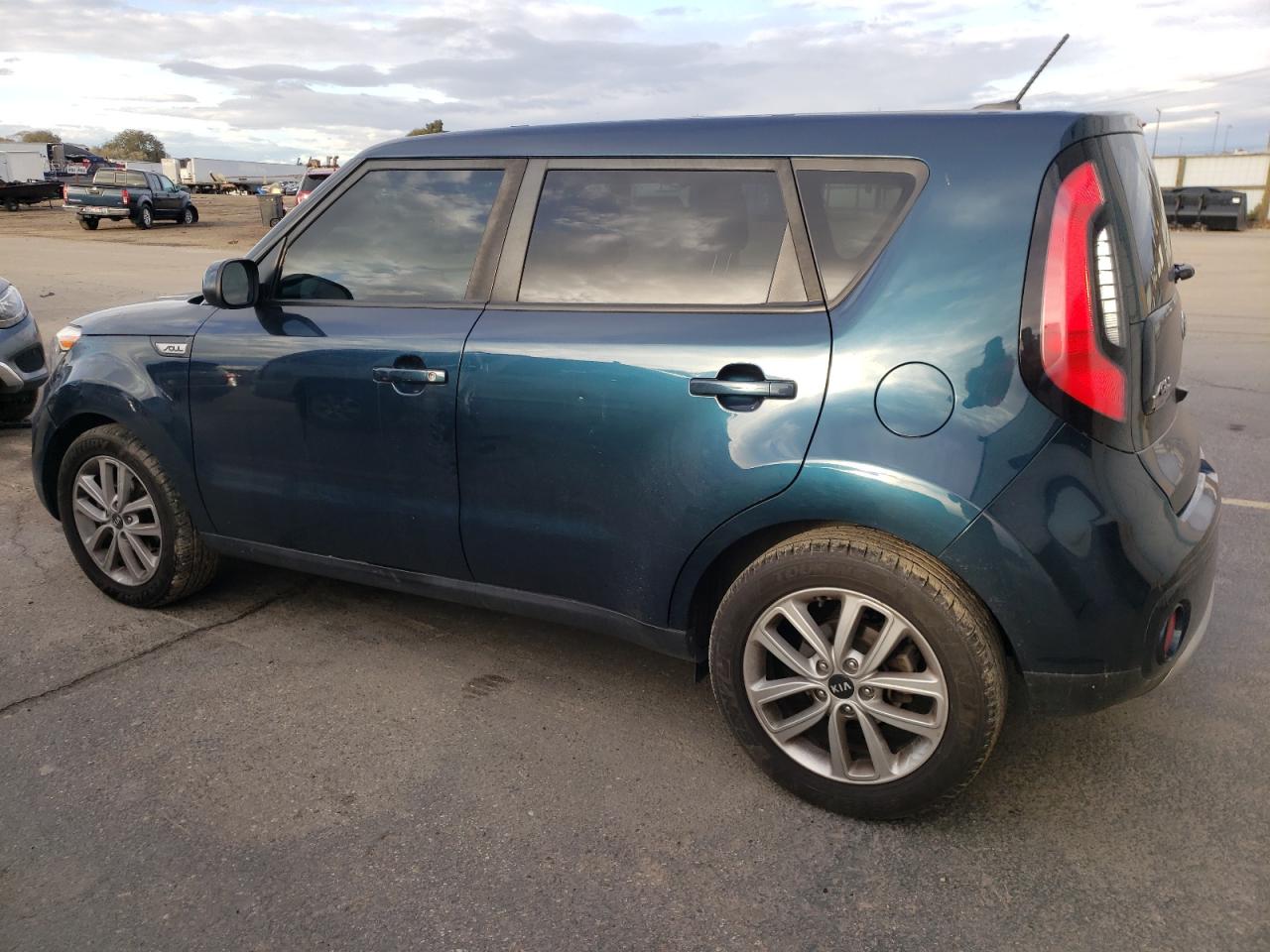 VIN KNDJP3A57H7491830 2017 KIA SOUL no.2