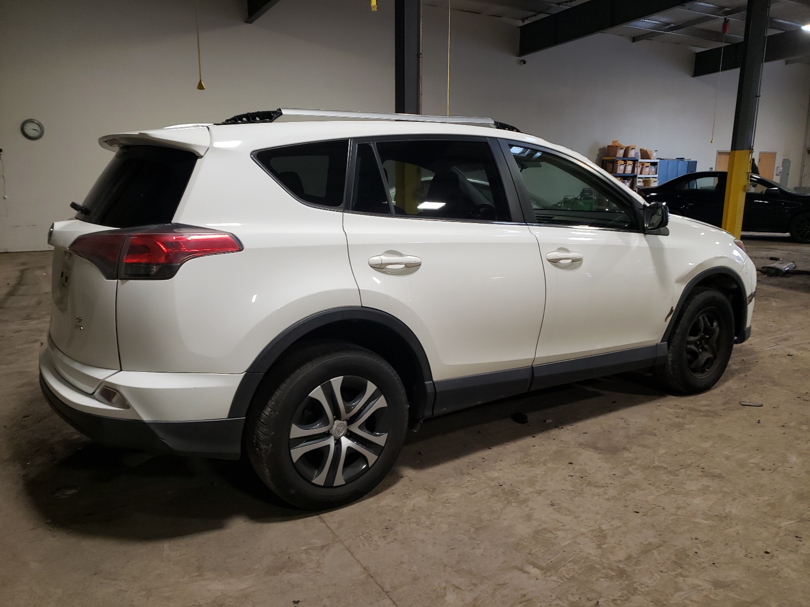 2016 Toyota Rav4 Le vin: JTMBFREV8GD191590