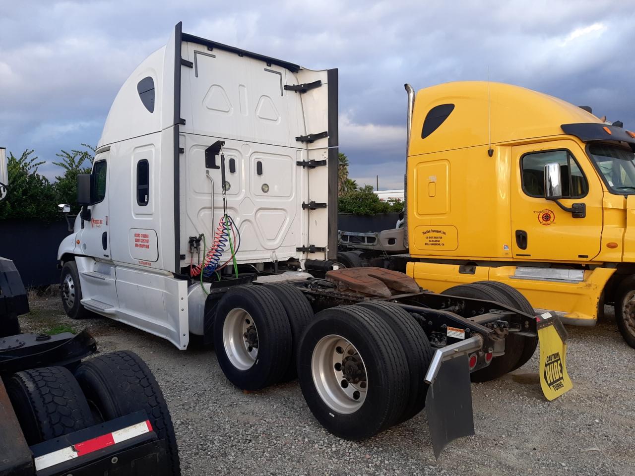 2018 Freightliner Cascadia 125 VIN: 3AKJGLDR9JSHP1180 Lot: 77654243