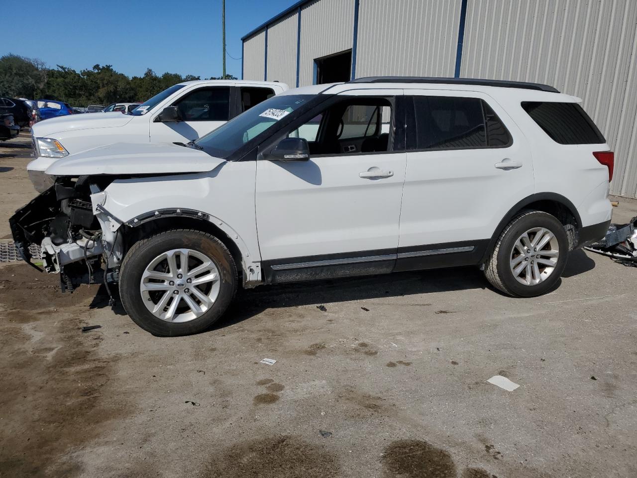 1FM5K7D81HGD38952 2017 Ford Explorer Xlt