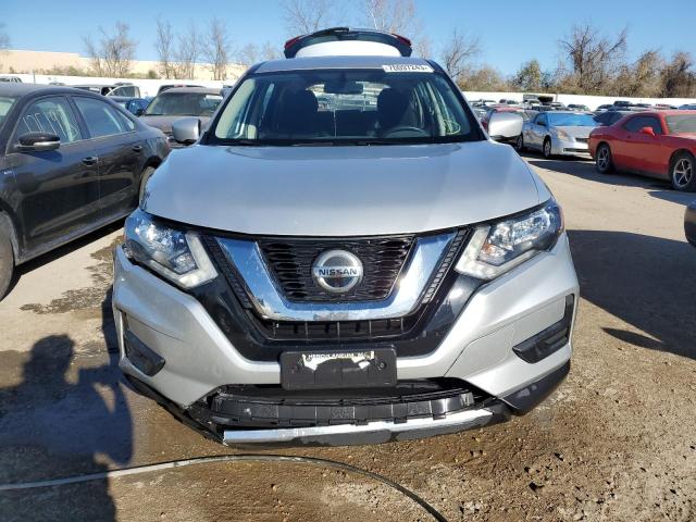  NISSAN ROGUE 2018 Srebrny
