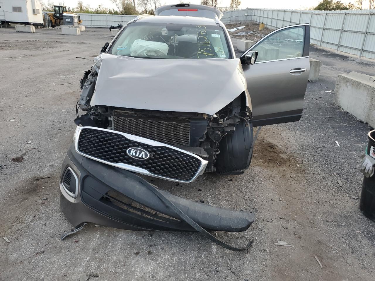 5XYPGDA53HG235185 2017 Kia Sorento Lx