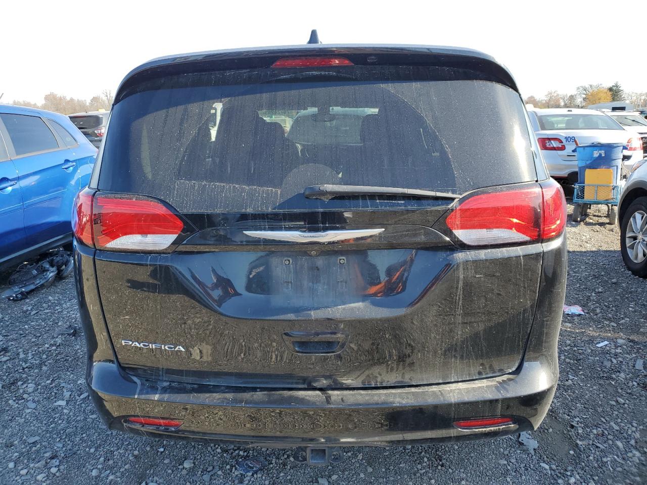 2C4RC1DG5HR587423 2017 Chrysler Pacifica Touring