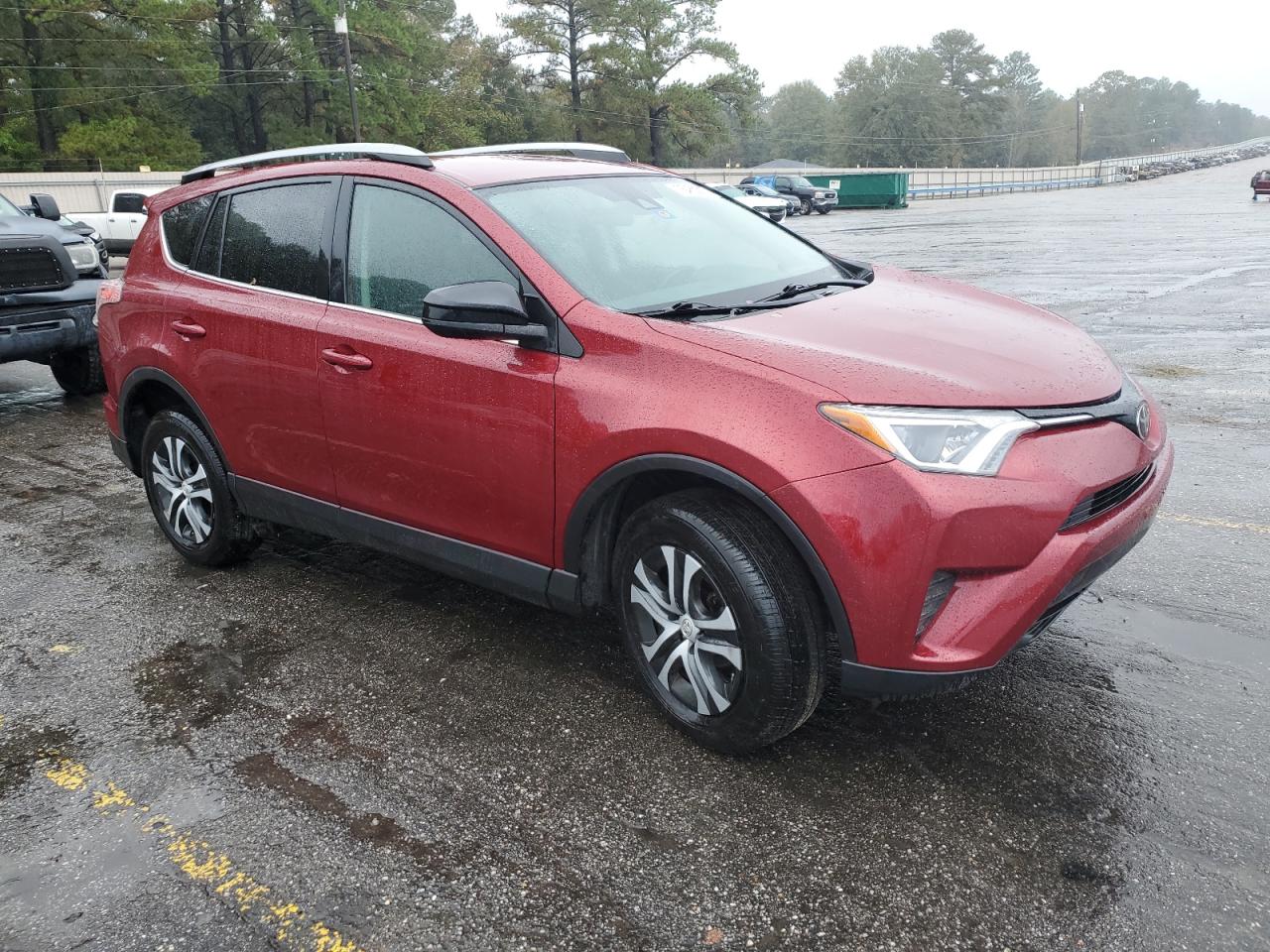 2T3ZFREV2JW427319 2018 Toyota Rav4 Le